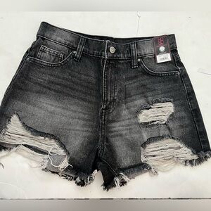 Destructed Mom Short. Color: black